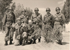 PHOTO VINTAGE DE GROUPE DE MILITAIRES EN TENUE
