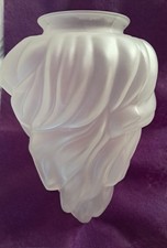 Ancienne tulipe flamme  torchère  verre blanc moule pour lampe 