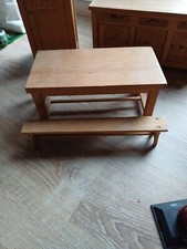 meuble de poupee en bois salle a manger table bancs buffet armoire taille barbie