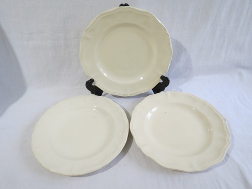 Assiettes plates faïencerie - plates,