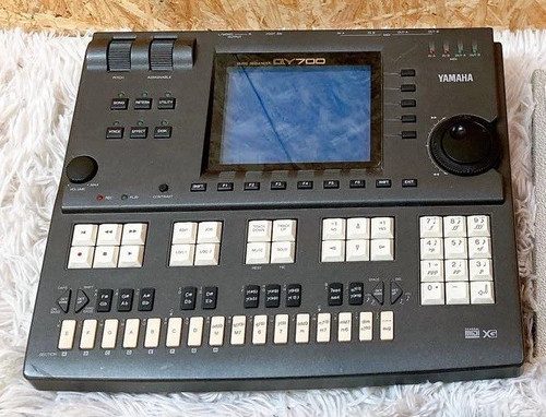 Yamaha qy700 music sequencer - yamaha,