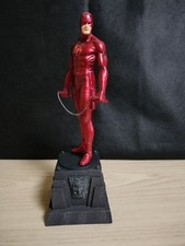 Statue peinte à petite