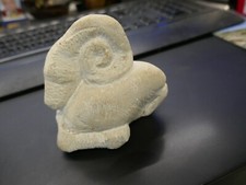 belier style préhistorique sculpté dans pierre calcaire,L9cmxH9cm,P 395g