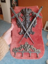 Joli Blason Armes Epées Déco Ancienne En Regule Porte Clés À Suspendre 