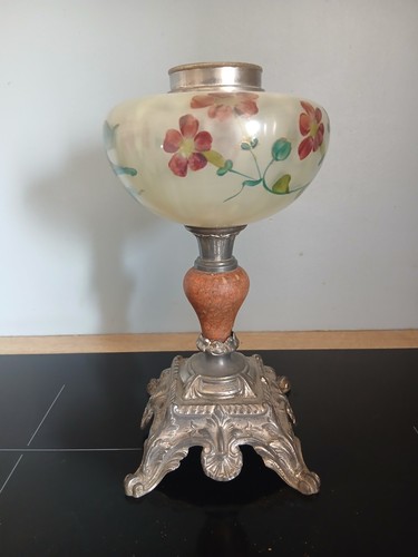 Ancienne lampe petrole - lampe, a