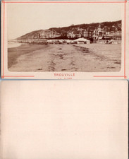 France, Normandie, Trouville, la plage, tentes, Hôtel des Roches Noires, circa 1