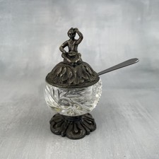 Saleron salière cristal surmonté d'un musicien joueur de tambourin métal argenté