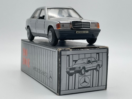 Mercedes benz 190e - 1/35, conrad