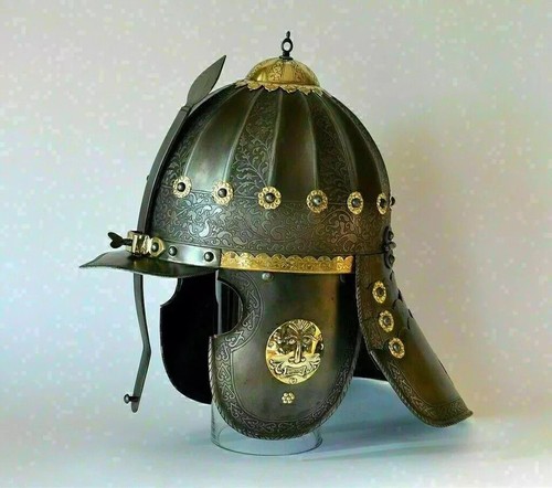 Casque médiéval gravé - , pour