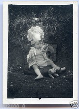 photo ancienne . fillette avec