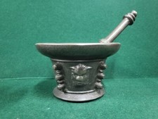 ANCIEN MORTIER AVEC SON PILON EN FONTE APOTHICAIRE N°5