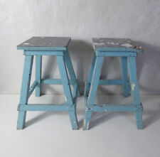 2 anciens tabourets d'atelier vintage