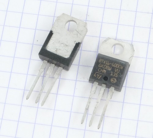 Stmicroelectronics bta12 - 2x,