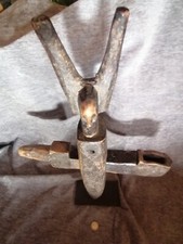 Serrure Ancienne Africaine - Authentique Sculpture en Bois Montée sur Socle