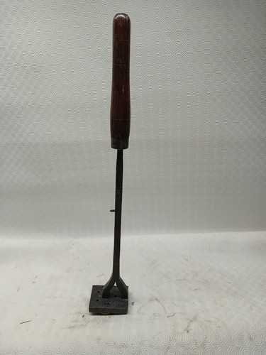 Old tool fer - , marquer