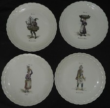 Lot x4 assiettes en Porcelaine