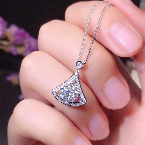 Pendentif solitaire diamant