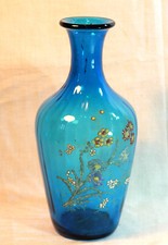 Bouteille carafe verre soufflé teinte bleue motifs floraux émaillés EPA19CAR001