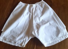 Culotte fendue ancienne en coton brodé