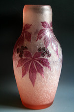 ANCIEN VASE EN VERRE GRAVÉ À