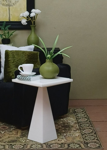 White side end - ⬜, table