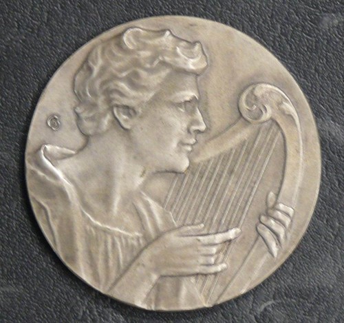Medaille joueuse harpe - :,
