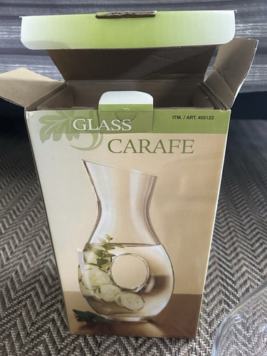 Glass carafe