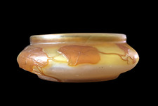 Emile GALLE  Bas de bonbonnière gravé à l'acide marque à l'étoile