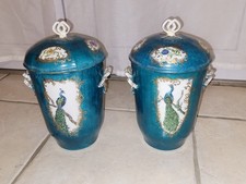 Rare paire de pots couverts porcelaine AK KAISER germany décor de paons