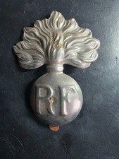 Coiffure . Insigne de Casque