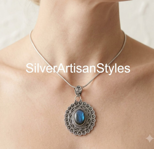 Collier chaîne fait - main, en