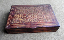 ANCIENNE BOÎTE À CARTES EN