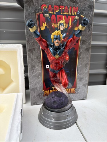 Captain marvel classic version - marvel,