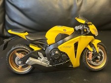 Miniature moto moulée sous