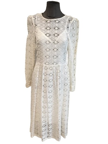 Très belle robe - très,