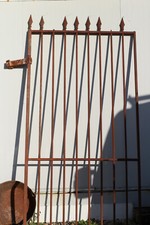 Grille de porte ancienne en