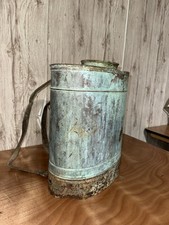 Ancien pulvérisateur agricole