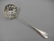 Christofle baguette médaillon, belle cuillère à saupoudrer, Métal argenté