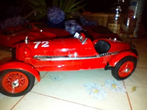 Voiture alpha roméo model - roméo,