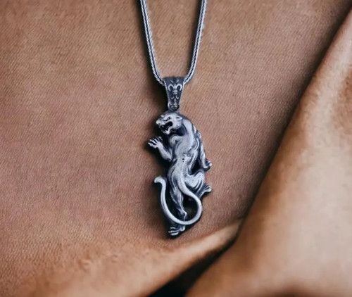 Pendentif chat sauvage fait
