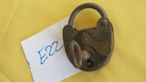 E22 très ancien cadenas en - e22/,