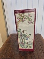 Ancien vase chinois carré – famille rose – oiseaux, grues et fleurs – marque Qia