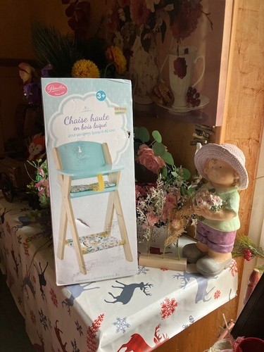Chaise haute neuve - chaise, en