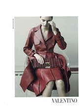PUBLICITE ADVERTISING  2013   VALENTINO  haute couture manteau cuir