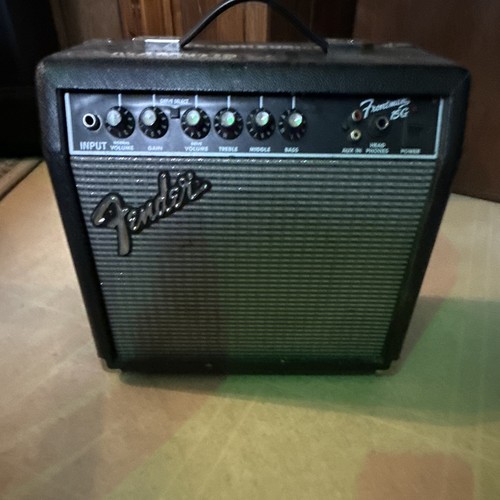 Fender frontman 15g 15w solid - fender,