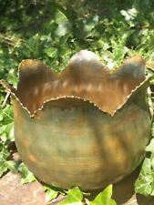 Jardinière fleurie avec bord