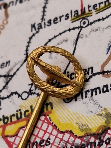 Pin médaille militaria - pin's,