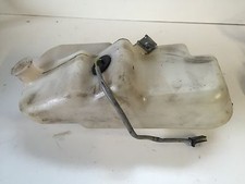 UN RESERVOIR D HUILE AVEC JAUGE POUR DERBI 125 GPR NUDE