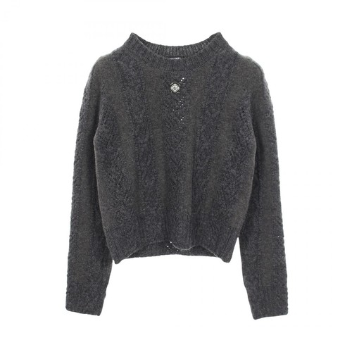 Pull tricoté bouton marque