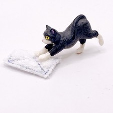 Mini figurine laveur de chat